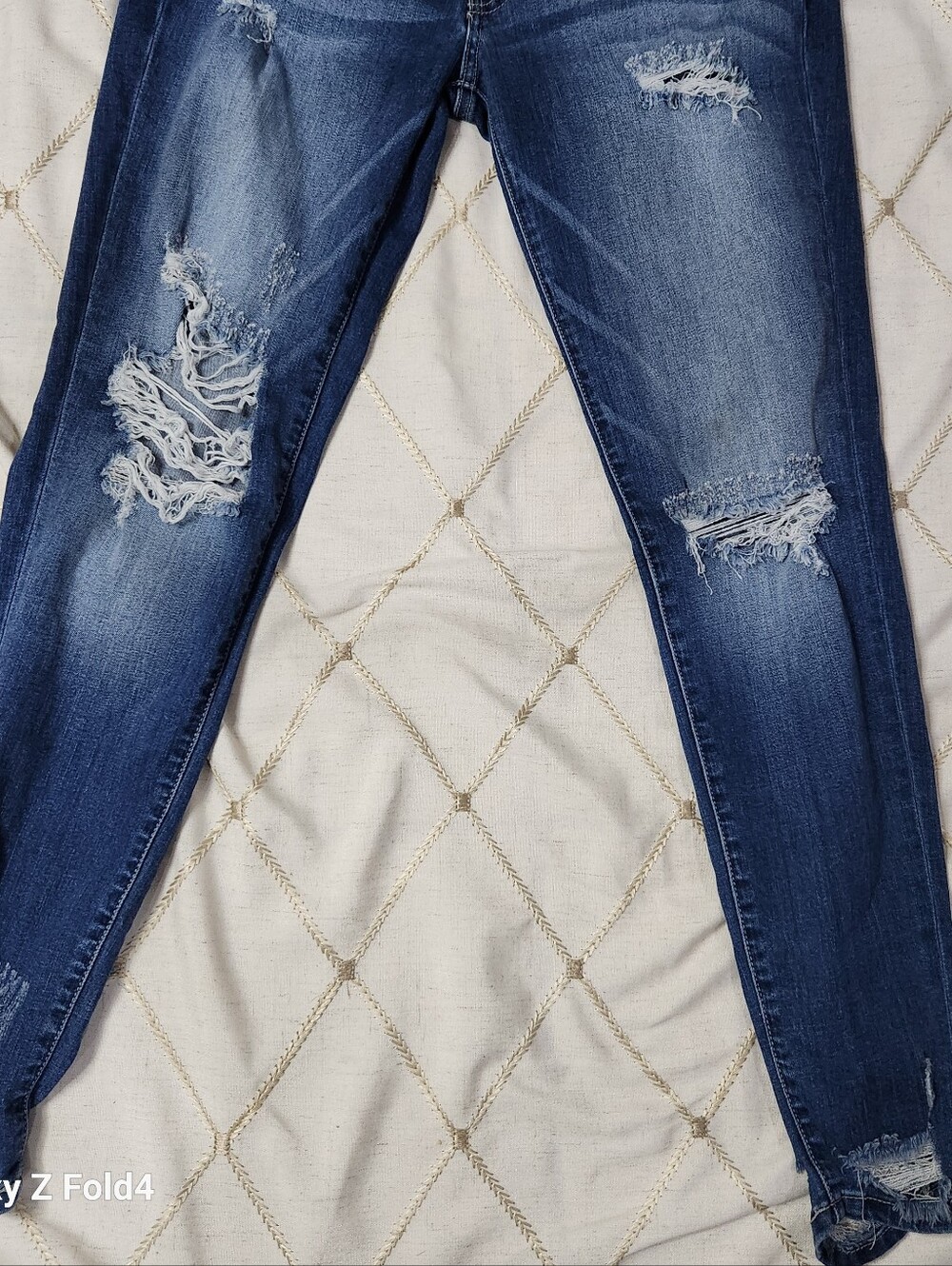 KanCan Distressed Skinny Jeans Medium Dark Wash Stretch Size 27 Waist 5/6 EUC - Picture 3 of 7